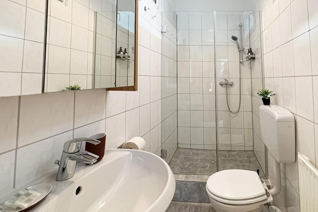 Cozy & Central 2 Bedroom Apartment Вена Экстерьер фото