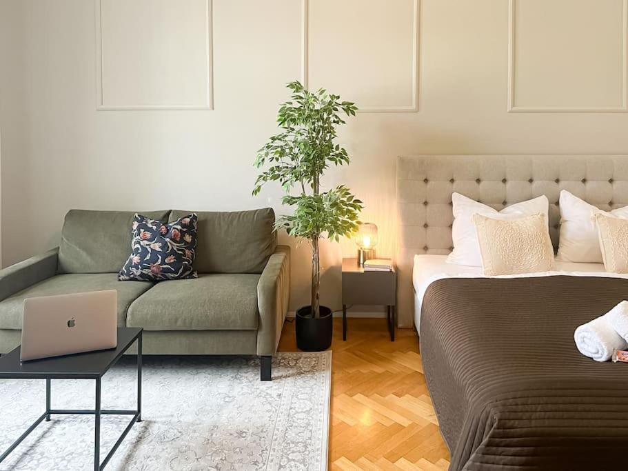 Cozy & Central 2 Bedroom Apartment Вена Экстерьер фото