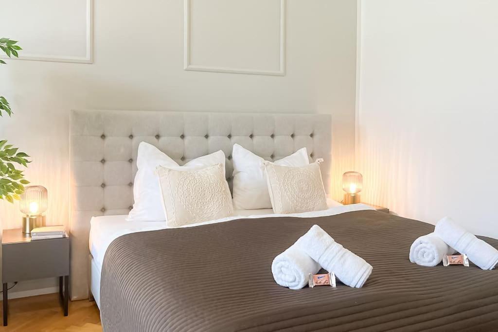 Cozy & Central 2 Bedroom Apartment Вена Экстерьер фото